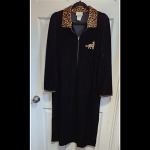 Amanda Stewart vintage black leopard velour house coat women's size Large